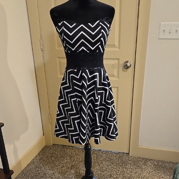 Wild Daisy Black and White Chevron Strapless Dress - Picture 1 of 7